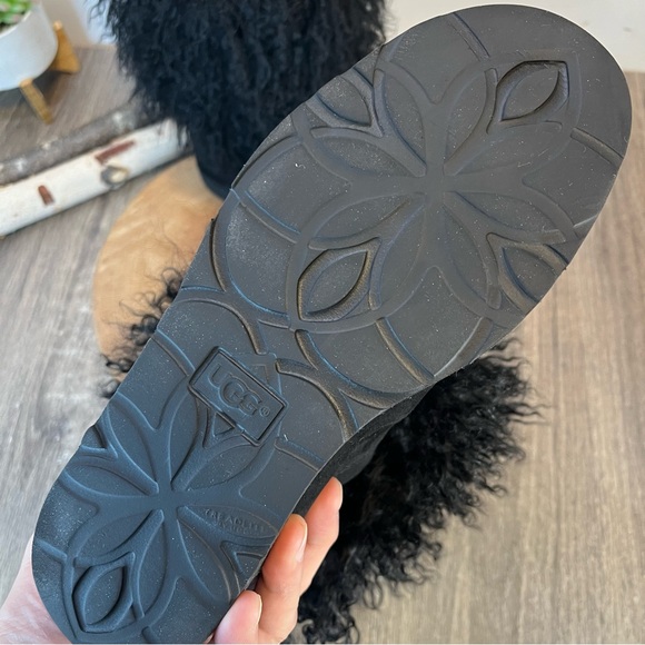 *UGG | Classic Short Curly Sheepskin Cuff Mongolian Black Suede Boots Size 6 - Picture 12 of 15